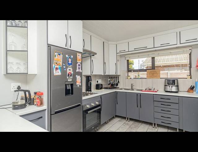 3 BEDROOM HOUSE FOR SALE IN DANA BAY